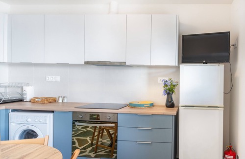 Galissas Apartment | Apartment 'Stella's Studio' with Shared Terrace, Wi-Fi and Air Conditioning