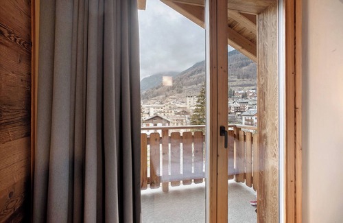 Bormio Apartment | Apartment 'Stelvio' with Mountain View, Balcony and Wi-Fi