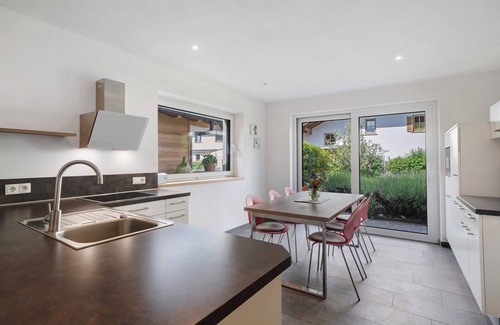 Vollan Apartment | Apartment 'Stettnerhof Mayenburg' with Mountain View, Terrace & Wi-Fi