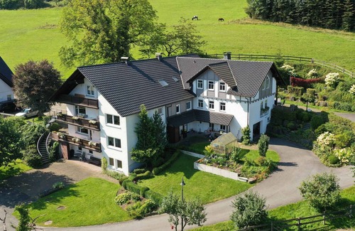 Sellinghausen Apartment | Apartment 'Stötenberg' with Mountain View, Private Garden and Wi-Fi