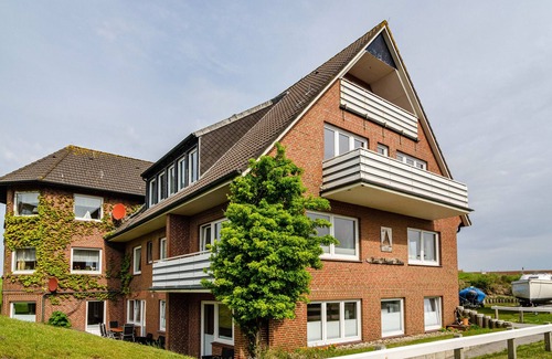 Baltrum Apartment | Apartment 'Strandhus Uiterst-hörn Treibholz' with Sea View, Shared Garden and Wi-Fi