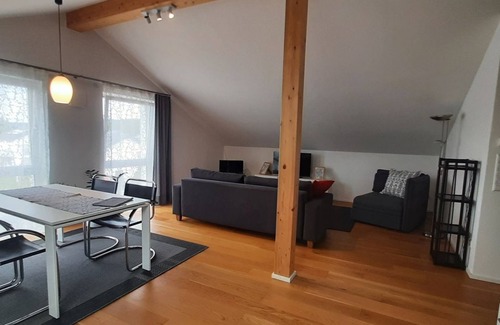 Bermatingen Apartment | Apartment Strawberry - 2-raum-ferienwohnung Anne Bechinger , Du/wc, 65 qm, DG