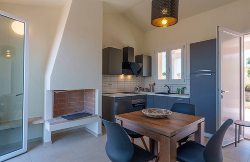 Aglientu Apartment | Apartment 'Sughereto 2, Vigna E Vista' with Sea View, Wi-Fi and Air Conditioning
