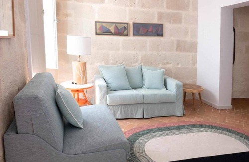 Mahon Apartment | Apartment 'Suite 1' with Wi-Fi and Air Conditioning