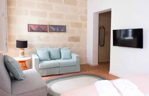 Mahon Apartment | Apartment 'Suite 2' with Wi-Fi and Air Conditioning