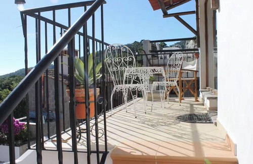 Monchique Apartment | Apartment 'Suíte' with Shared Garden, Wi-Fi and Air Conditioning
