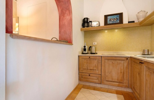 Puegnago del Garda Apartment | Apartment 'Superior Rubino' with Shared Pool, Wi-Fi and Air Conditioning