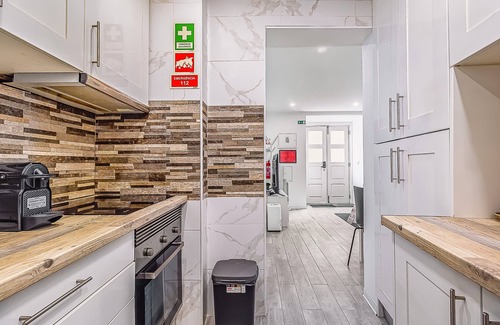 Setubal Apartment | Apartment 'Sweet, Quiet In A Corner' with Wi-Fi