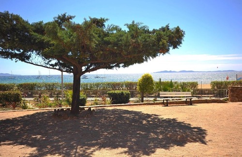La Londe-les-Maures Apartment | APARTMENT T3 * 6 pers 10m from the BEACH with SEA VIEW & HEATED SWIMMING POOL (3)