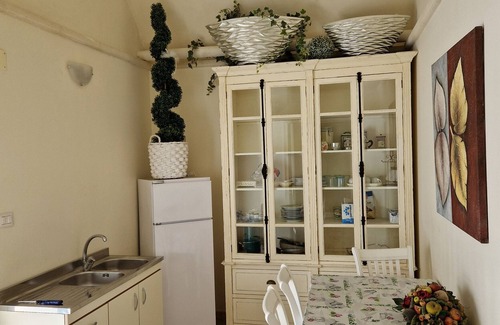 San Donato di Lecce Apartment | Apartment 'Tulipano' with Shared Terrace, Wi-Fi and Air Conditioning