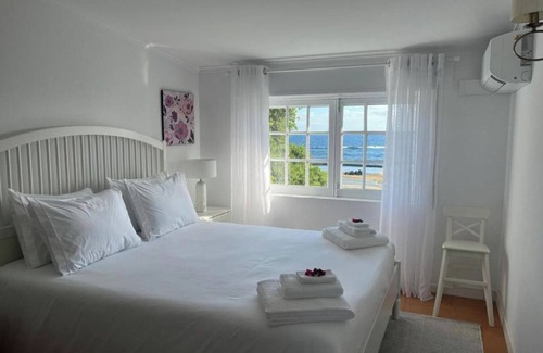 Praia da Vitoria Apartment | Apartment T2 1st floor Pools Porto Martins