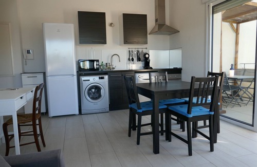 Saint-Cyr-sur-Mer Apartment | Apartment T2.40 m2, air-conditioned, 3 terraces, 350 m from the beach. Private parking.