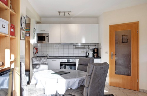 Oberhof Apartment | Apartment 'Tannenblick 8-1' with Private Terrace, Shared Garden and Wi-Fi