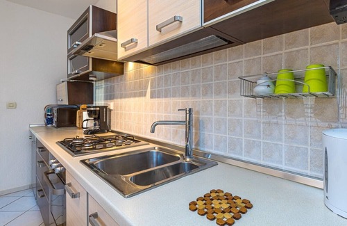 Rosini Apartment | Apartment Teri with Terrace and Garden