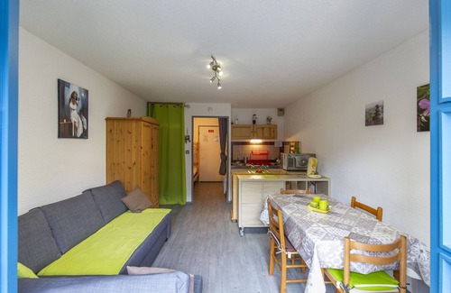 Sainte-Marie-de-Campan Apartment | Apartment 'Terrasse Vue Montagne' with Mountain View and Private Terrace