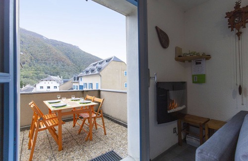 Sainte-Marie-de-Campan Apartment | Apartment 'Terrasse Vue Montagne' with Mountain View and Private Terrace