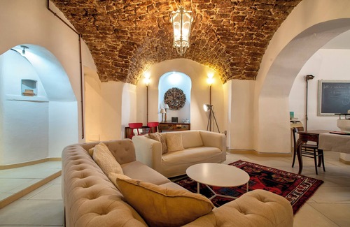 Chiaramonti Apartment | Apartment 'The Bar 2 Live In' with Wi-Fi