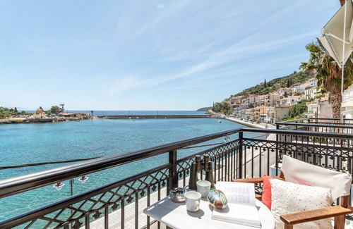 Gythio Apartment | Apartment 'The Lalouda Of Mani' with Sea View, Wi-Fi and Air Conditioning
