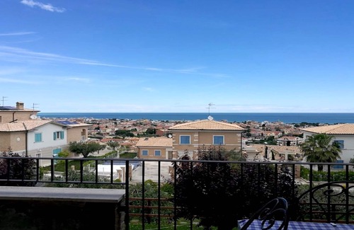 Tortoreto Apartment | Apartment the Moon: sea view- air conditioning-internet Wi-Fi- smart TV SAT