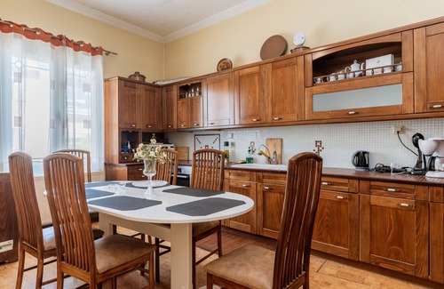 Nafplion City Centre Apartment | Apartment 'The Pirate's Mansion' with Mountain View, Wi-Fi and Air Conditioning