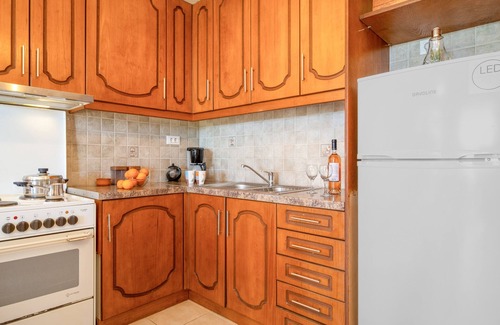 Frinion Apartment | Apartment 'Theasea House' with Sea View, Wi-Fi and Air Conditioning