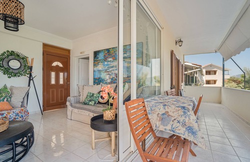 Nikiana Apartment | Apartment 'Theodoros 1' with Sea View, Wi-Fi and Air Conditioning