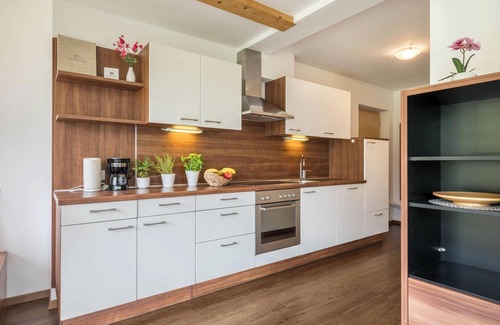 Feldthurns Apartment | Apartment "Toni Marlis" with Mountain View, Shared Sauna, Wi-Fi and Terrace
