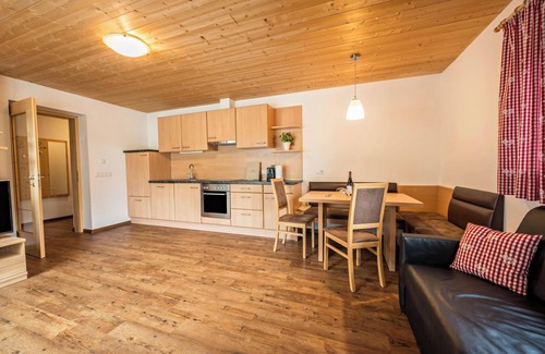 Feldthurns Apartment | Apartment "Toni Verena" with Mountain View, Shared Sauna & Garden