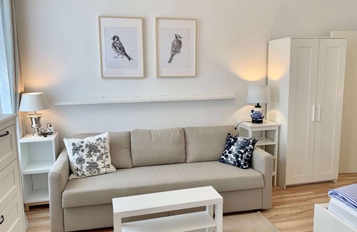 Neulerchenfeld Apartment | Apartment Top 22 mit Doppelbett im Wohnraum