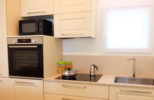 Lido di Jesolo Apartment | Apartment 'Torre Gidone 2' with Sea View, Private Terrace and Air Conditioning