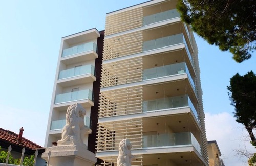 Lido di Jesolo Apartment | Apartment 'Torre Gidone 2' with Sea View, Private Terrace and Air Conditioning