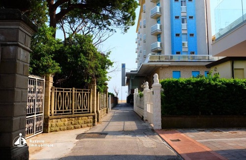 Lido di Jesolo Apartment | Apartment 'Torre Gidone 2' with Sea View, Private Terrace and Air Conditioning