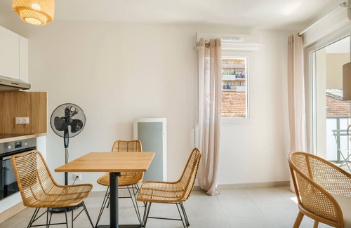 Saint-Roch Apartment | Apartment 'Tout Confort' with Balcony and Wi-Fi