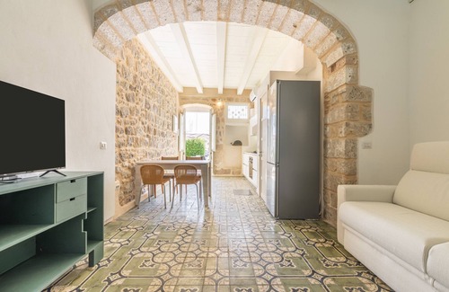 Carloforte Apartment | Apartment 'Tra-monti E Mare' with Sea View, Wi-Fi and Air Conditioning