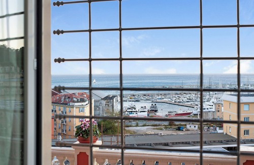Varazze Apartment | Apartment "Trilocale in villa vista mare Apt 1" with Sea View