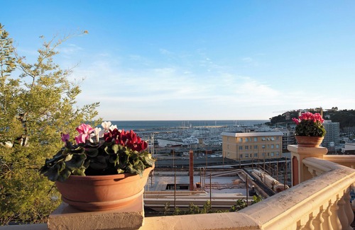 Varazze Apartment | Apartment "Trilocale in Villa Vista Mare Apt 3" with Sea View