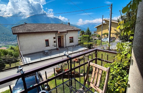 Cino Apartment | Apartment 'Tulipano' with Mountain View, Private Garden and Wi-Fi