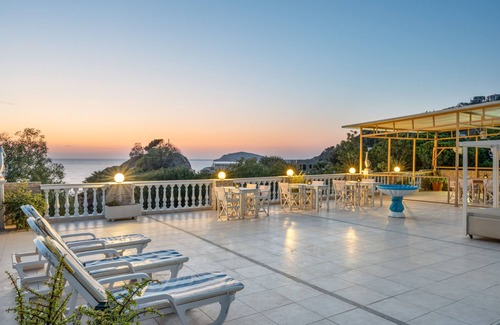 Panormos Apartment | Apartment 'Two-Bedroom No 1' with Sea View, Wi-Fi and Air Conditioning