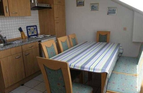 Wernborn Apartment | Apartment U2= Hildegard - House U, for 1-15 persons, 25km to FFM-North