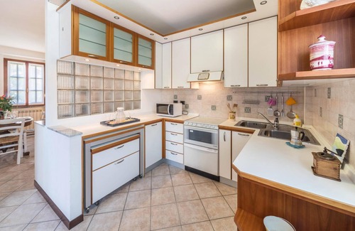 Dervio Apartment | Apartment "Un passo dal lago" just a few steps from the Lake with Wi-Fi & Garden