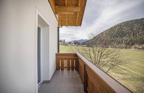 Casola Apartment | Apartment 'Unterhauserhof A' with Mountain View, Wi-Fi, Balcony & Garden