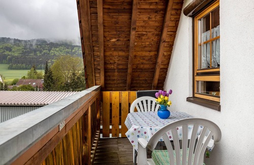 Balgheim Apartment | Apartment 'Unterm Dreifaltigkeitsberg' with Balcony and Wi-Fi