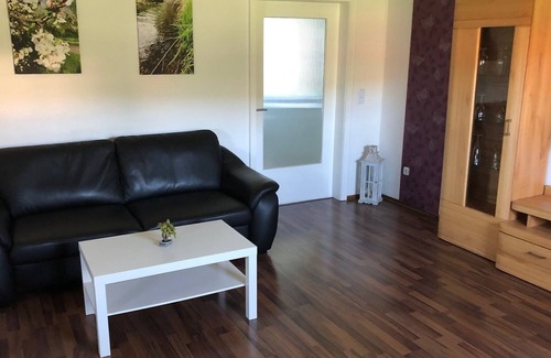 Alheim Apartment | Apartment 'Unterm Stein' with Shared Terrace, Private Garden and Wi-Fi
