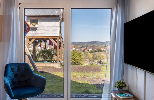 Wahlwies Apartment | Apartment 'Untersee' with Lake View, Private Terrace and Wi-Fi