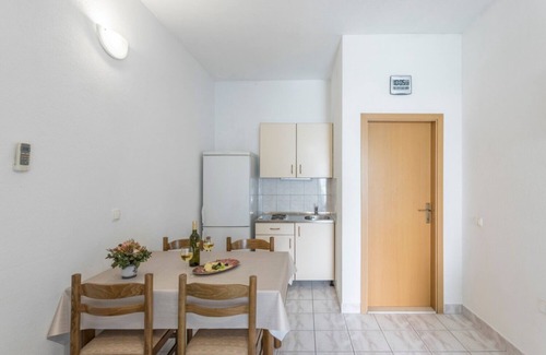 Baska Voda Apartment | Apartment Vedra- free parking and close to the beach E5 (2+1) - Baska Voda, Riviera Makarska,
