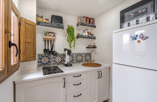 Guejar Sierra Apartment | Apartment 'Veleta' with Mountain Views, Wi-Fi and Air Conditioning