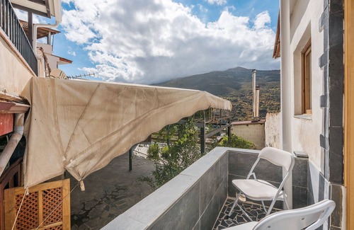 Guejar Sierra Apartment | Apartment 'Veleta' with Mountain Views, Wi-Fi and Air Conditioning
