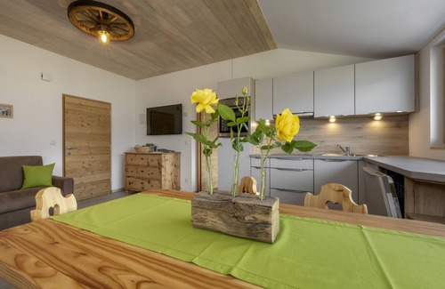Sluderno Apartment | Apartment 'Vernalhof Apt Panorama Large' with Mountain View, Shared Terrace and Wi-Fi