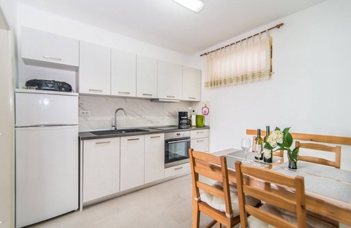 City Center Apartment | Apartment Vesna wit Sea View