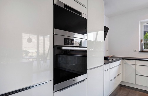 Cornedo All'isarco Apartment | Apartment 'Vinea Guesthouse Garden' with Mountain View, Wi-Fi and Air Conditioning